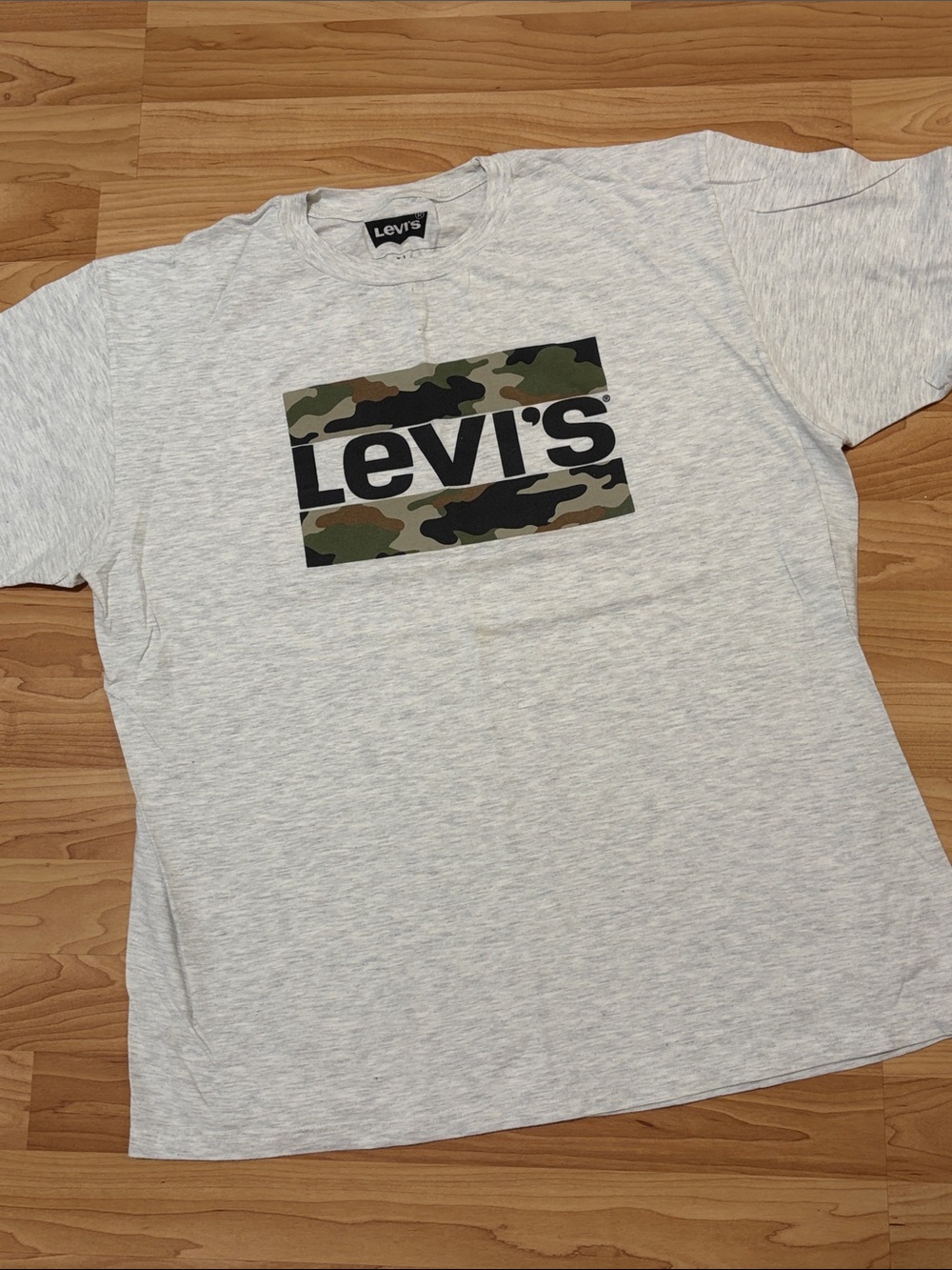 Levi's Heather Gray Short-Sleeve Tee with Camo Logo